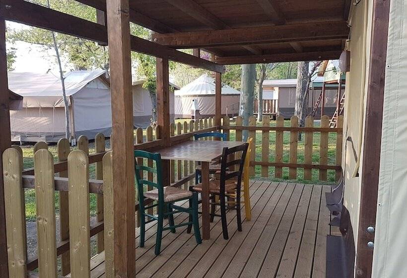 منزل غرفتين نوم, Parco Del Lago Glamping & Lodges