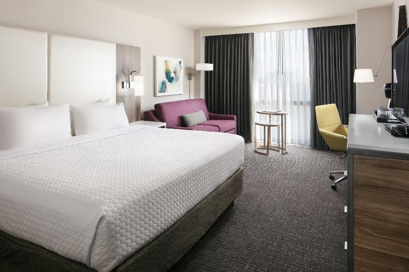 キングサイズベッドのスタンダードルーム, Crowne Plaza Dallas Love Field   Med Area, An Ihg