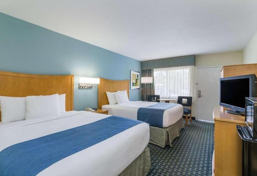 스탠다드 발코니 룸, Days Inn By Wyndham Cocoa Beach Port Canaveral
