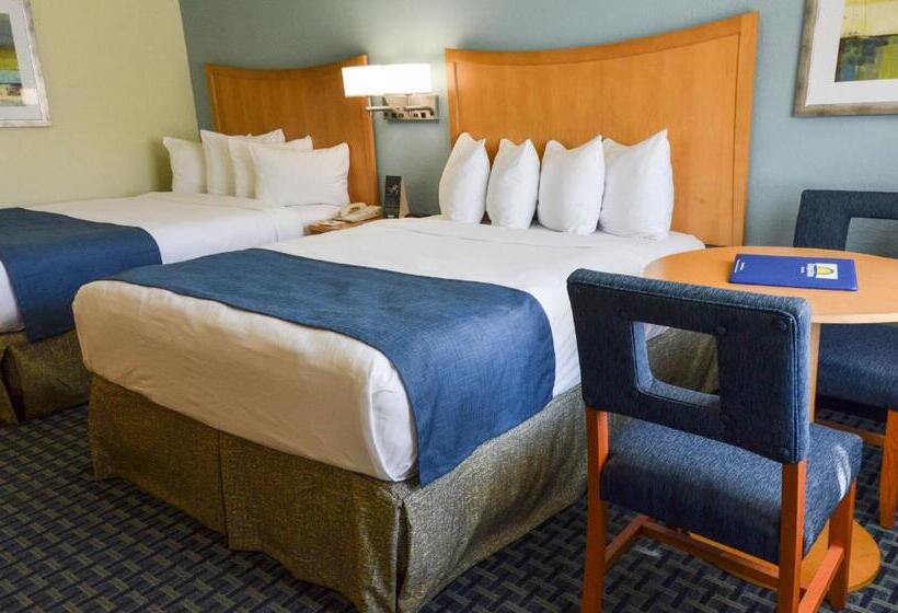 스탠다드 룸 주방구비, Days Inn By Wyndham Cocoa Beach Port Canaveral