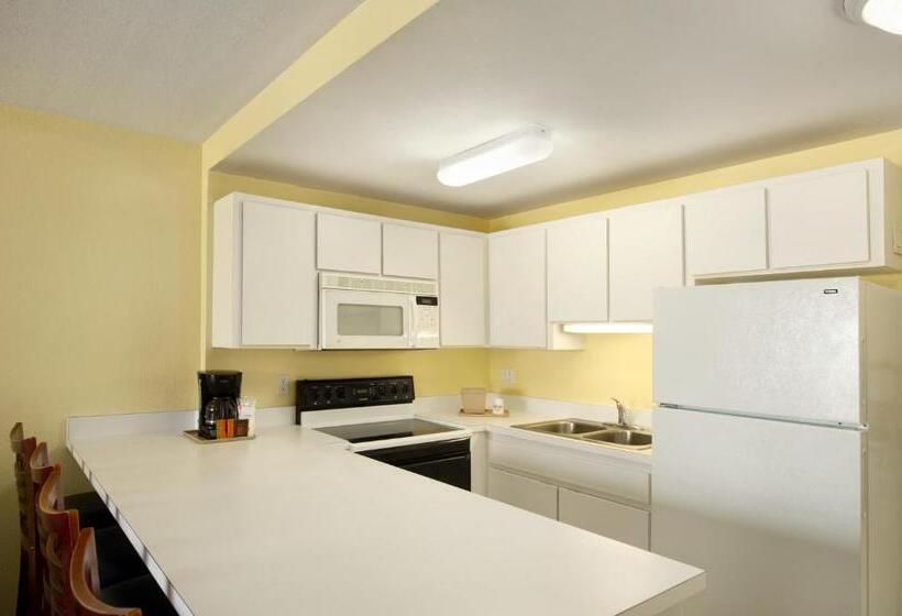 스위트, Days Inn By Wyndham Cocoa Beach Port Canaveral