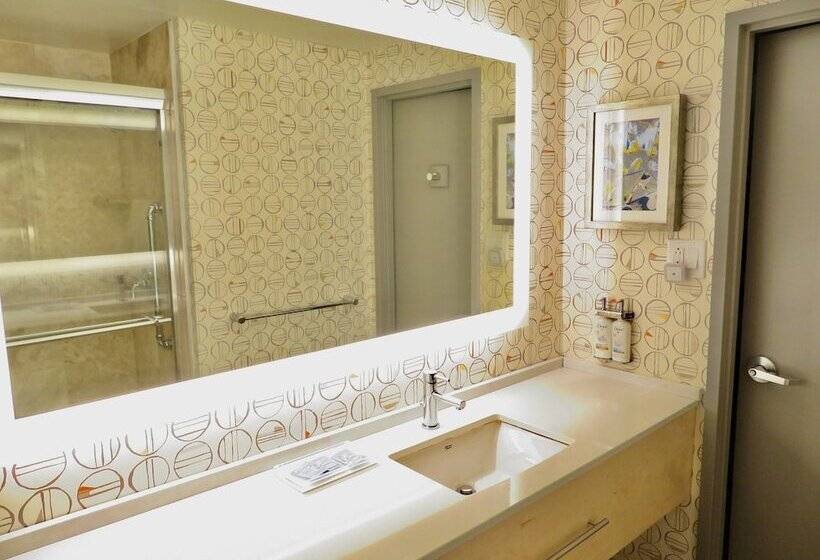 اتاق استاندارد, Holiday Inn Montreal Longueuil, An Ihg