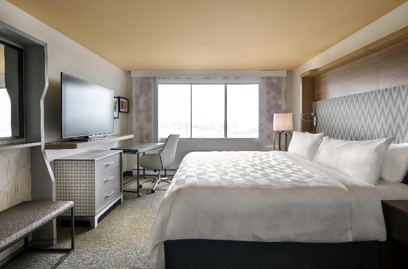اتاق استاندارد با تخت بزرگ, Holiday Inn Montreal Longueuil, An Ihg