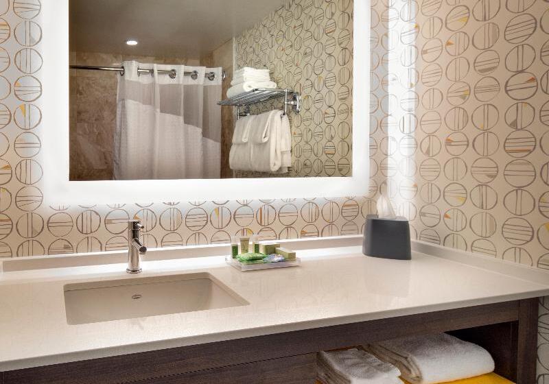 اتاق اجرایی با تخت بزرگ, Holiday Inn Montreal Longueuil, An Ihg