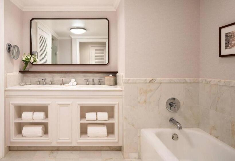 이그제큐티브 스위트 킹침대, The Ritzcarlton Orlando, Grande Lakes