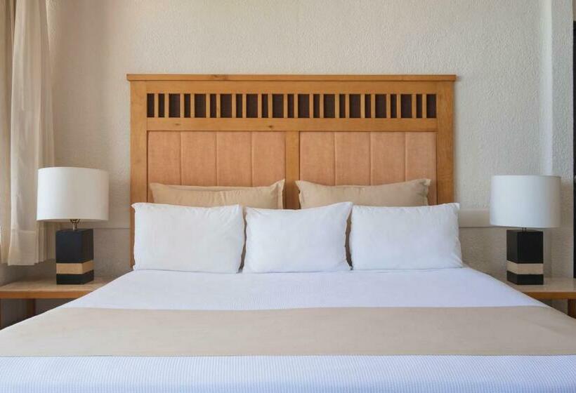سوییت جونیور, Nyx Cancun