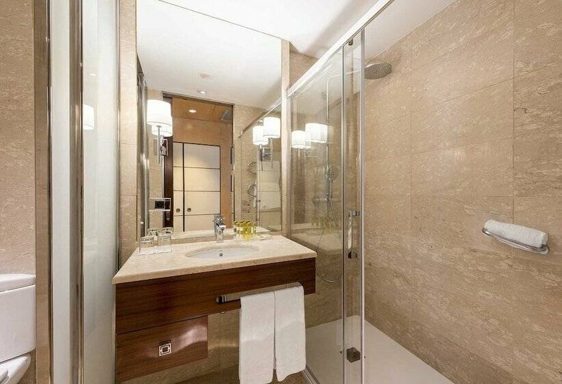 اتاق استاندارد سه نفره, Eurostars Gran Valencia