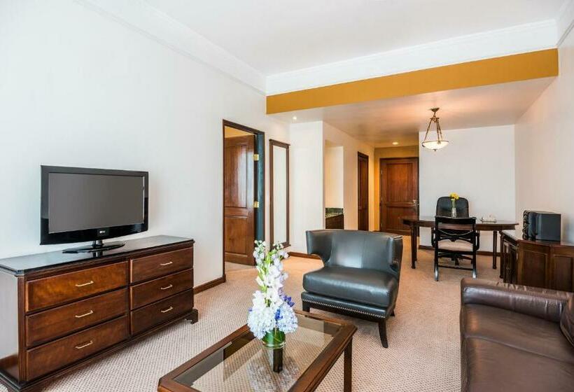 Полулюкс, Hospedium Princess Hotel Panamá