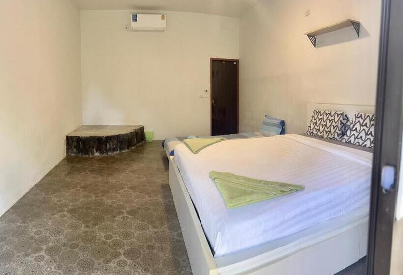 חדר דלוקס לשלושה, Sleep Inn   Lonely Beach