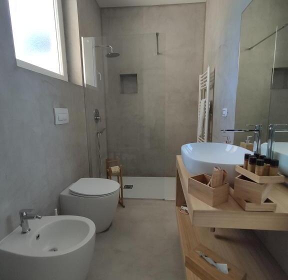اتاق استاندارد با چشم‌انداز استخر, Artemisia B&b