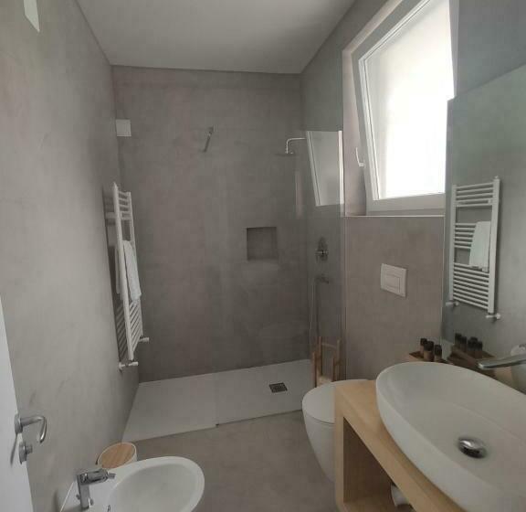 اتاق استاندارد با چشم‌انداز استخر, Artemisia B&b
