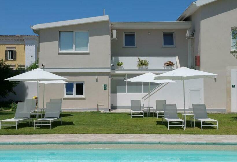 اتاق استاندارد با چشم‌انداز استخر, Artemisia B&b