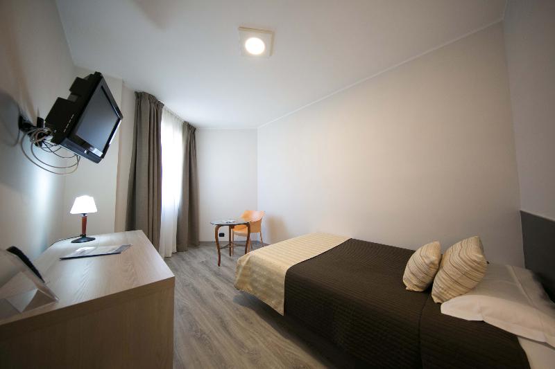 اتاق استاندارد یک نفره, Mediterranea Hotel & Convention Center