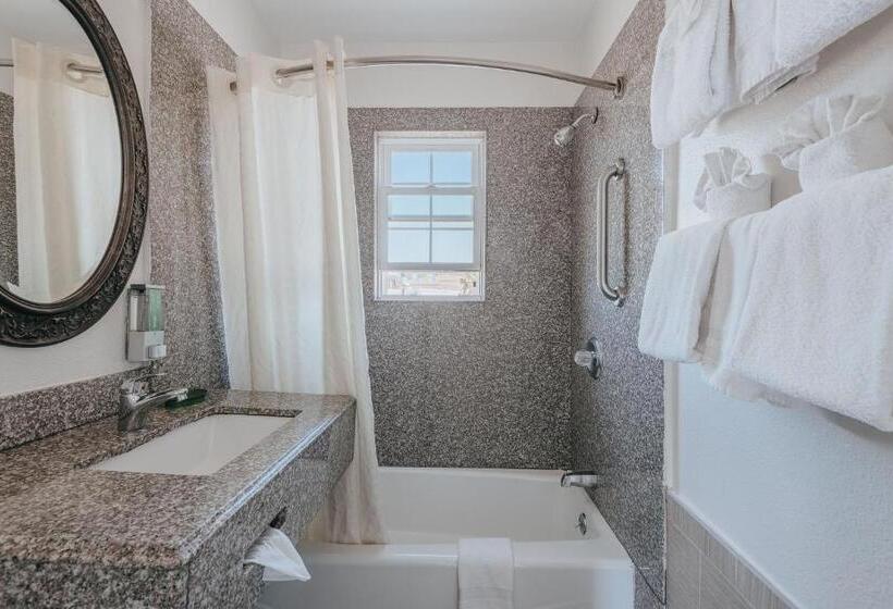 Family Suite, Sea Air Inn & Suites   Downtown   Restaurant Row