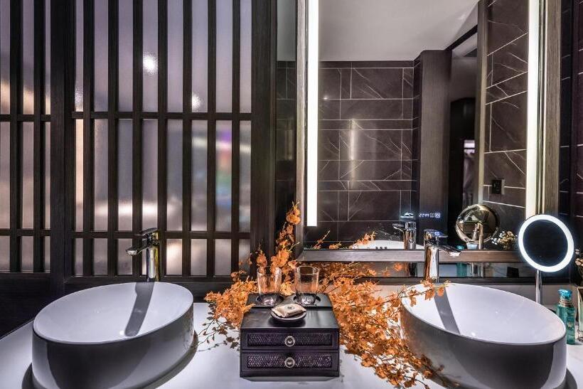 اتاق لوکس با تخت بزرگ, Guangzhou Elegant