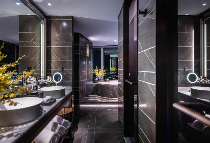 اتاق لوکس با تخت بزرگ, Guangzhou Elegant