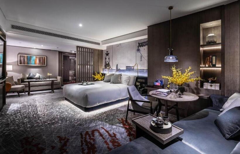 اتاق لوکس با تخت بزرگ, Guangzhou Elegant