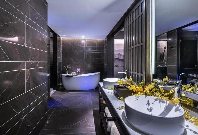 سوئیت دولوکس با چشم‌انداز رودخانه, Guangzhou Elegant