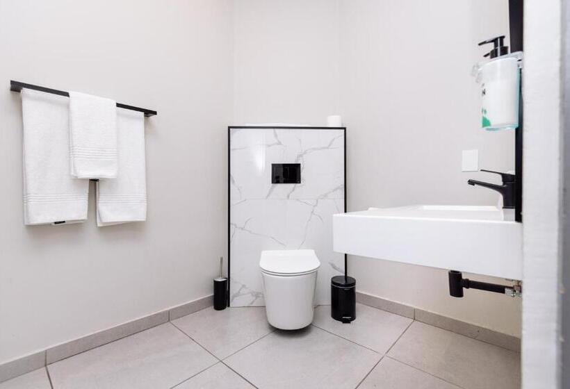 اتاق استاندارد با تخت بزرگ, Mint Hotel 84 On Katherine