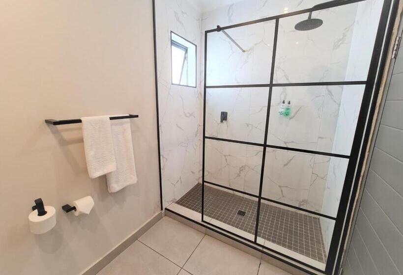 اتاق سوپریور با تخت بزرگ, Mint Hotel 84 On Katherine