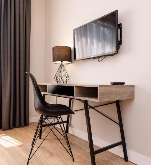 سوئیت اجرایی با تخت کینگ, Mint Hotel 84 On Katherine