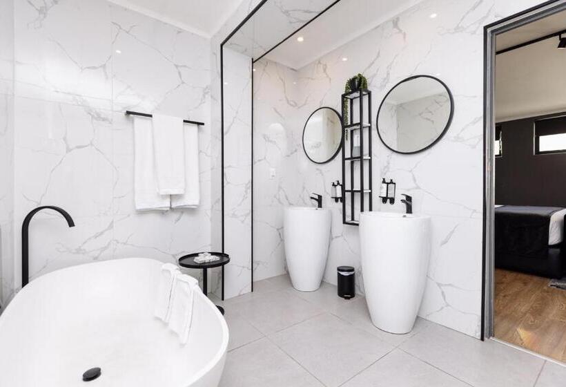 سوئیت 2 خوابه, Mint Hotel 84 On Katherine