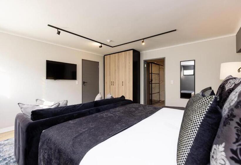 سوئیت 2 خوابه, Mint Hotel 84 On Katherine