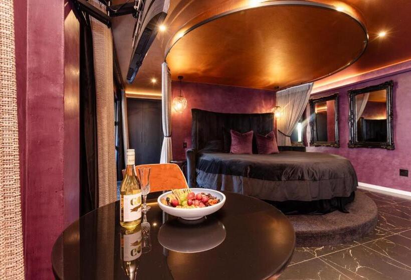سوئیت با بالکن, Mint Hotel 84 On Katherine