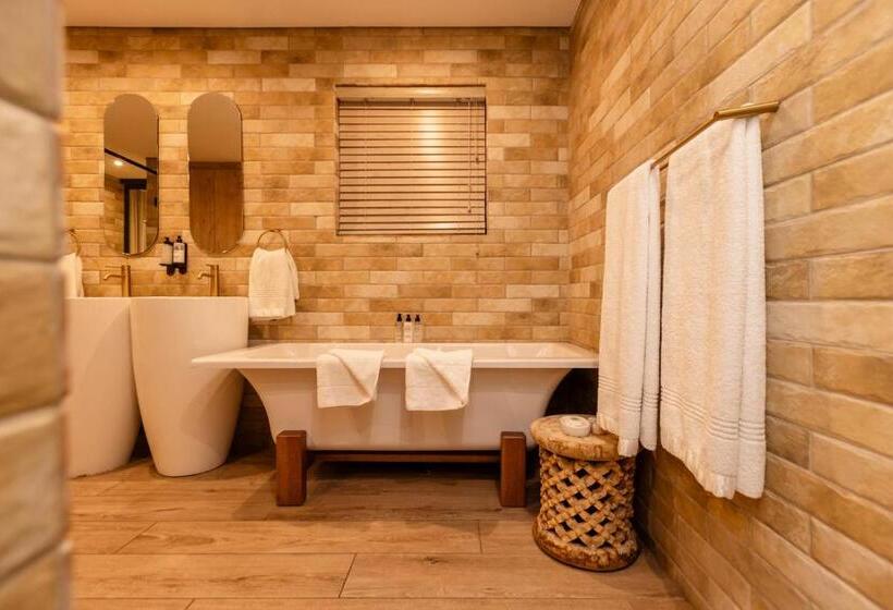 چادر با خدمات رفاهی استاندارد, Mint Hotel 84 On Katherine
