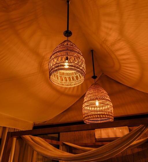چادر با خدمات رفاهی استاندارد, Mint Hotel 84 On Katherine