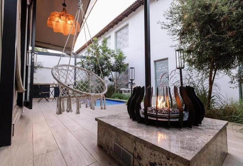 چادر با خدمات رفاهی استاندارد, Mint Hotel 84 On Katherine