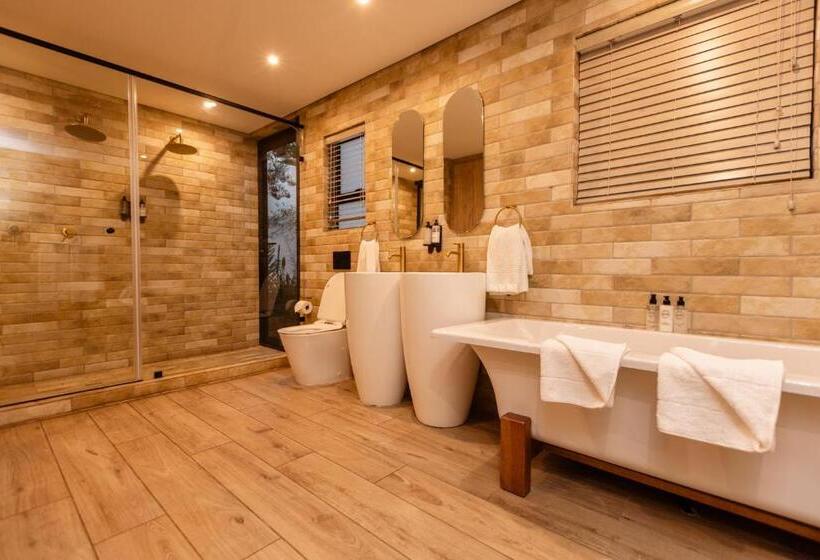 چادر با خدمات رفاهی استاندارد, Mint Hotel 84 On Katherine