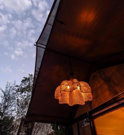 چادر با خدمات رفاهی استاندارد, Mint Hotel 84 On Katherine