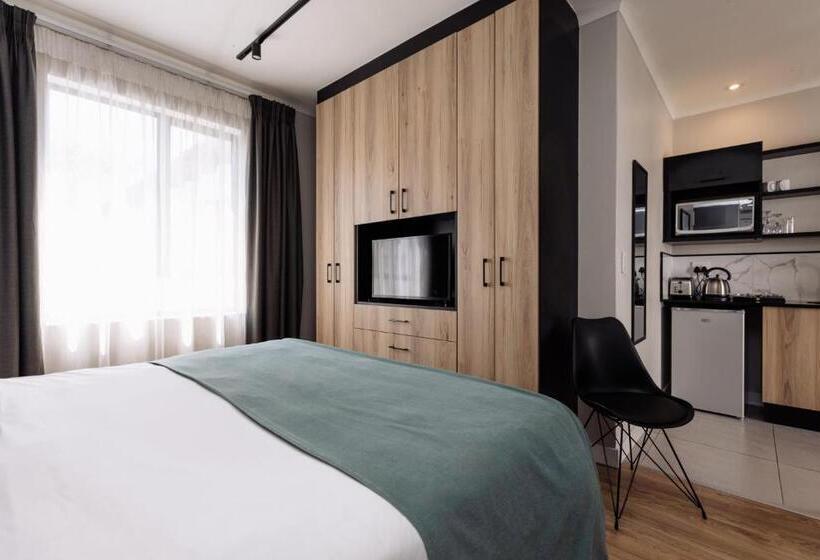 استودیوی استاندارد, Mint Hotel 84 On Katherine