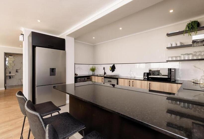 سوئیت 2 خوابه, Mint Hotel 84 On Katherine