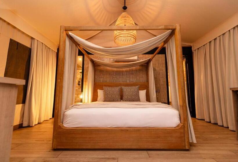 چادر با خدمات رفاهی استاندارد, Mint Hotel 84 On Katherine