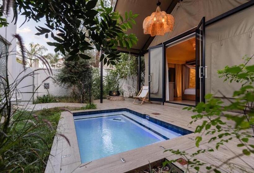 چادر با خدمات رفاهی استاندارد, Mint Hotel 84 On Katherine