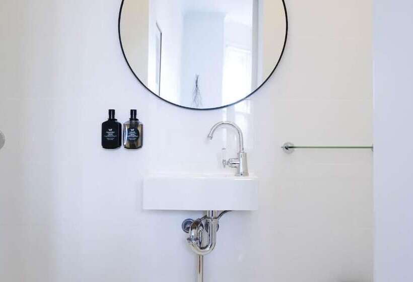 Family Suite, Flash Jacks Of Gundagai
