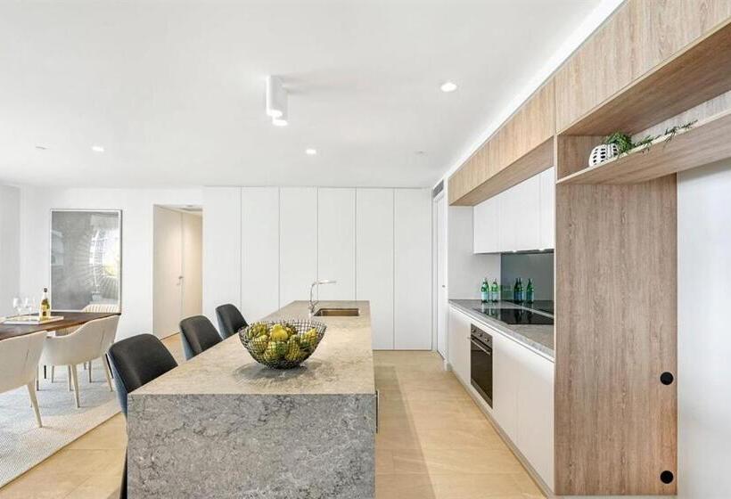 جناح إدارى مطل على البحر, Vue Broadbeach   Official