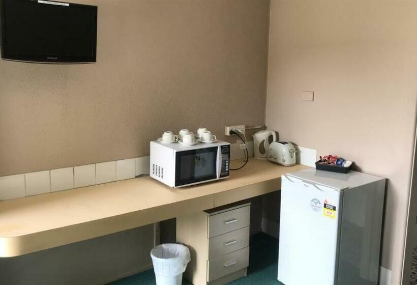 패밀리 룸, Aquatic Motor Inn