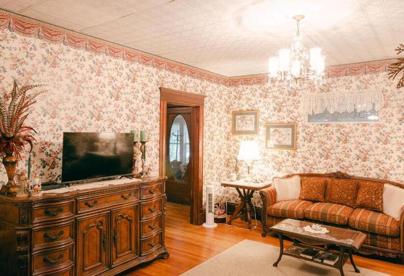 Номер Economy, The Wolf Manor