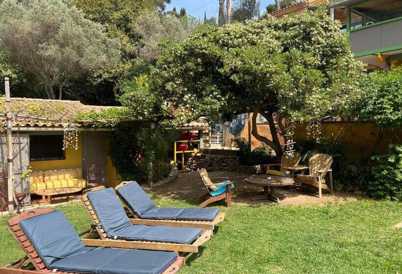 اتاق استاندارد با چشم‌انداز دریا, La Calanque De Figuerolles