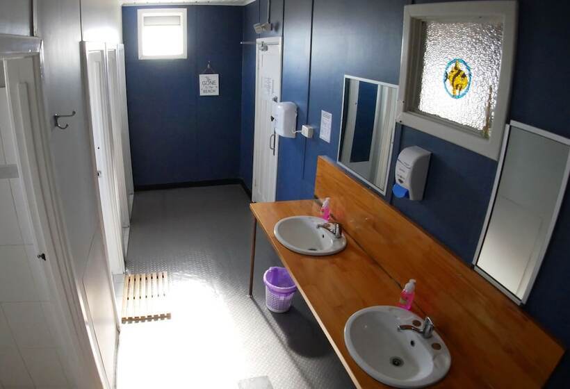 اتاق استاندارد با سرویس بهداشتی مشترک, Geraldton Backpackers