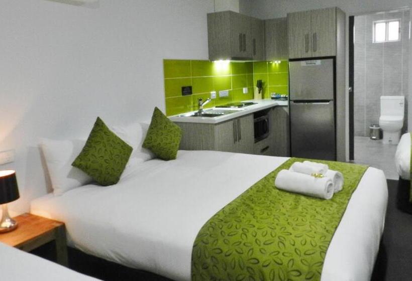 اتاق لوکس خانوادگی, Motel 24