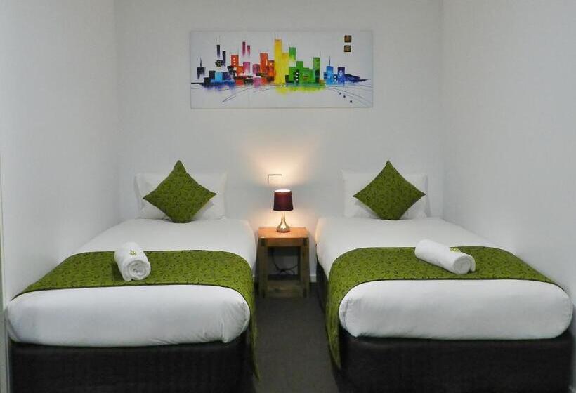 استودیو خانوادگی, Motel 24