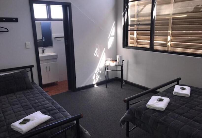 Номер Стандарт, Panania Hotel Sydney