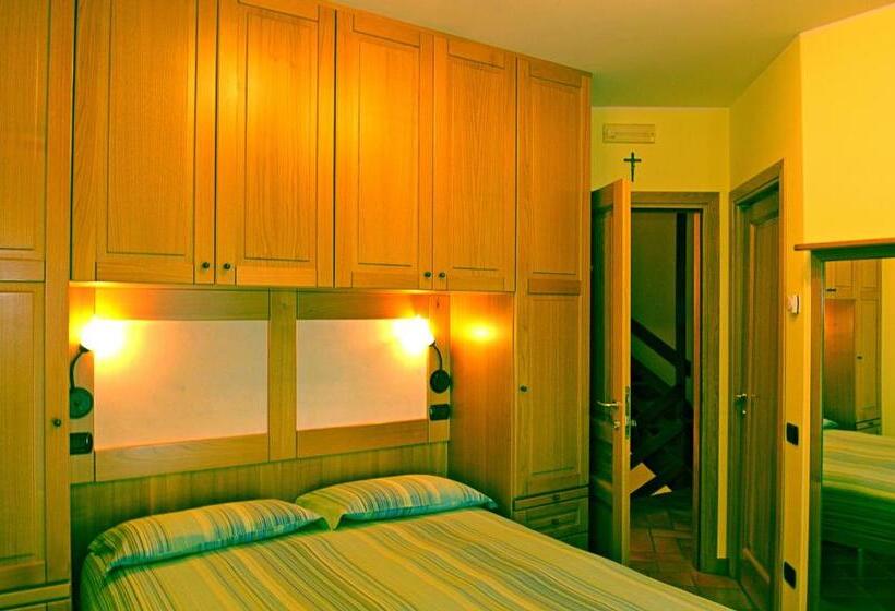 اتاق خانوادگی, Biancaneve B&b