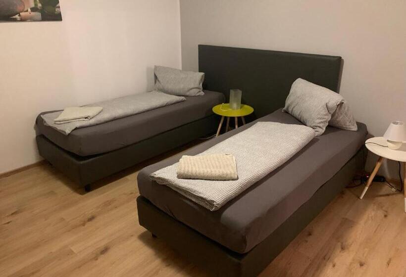 Номер Стандарт, Roccos Raum