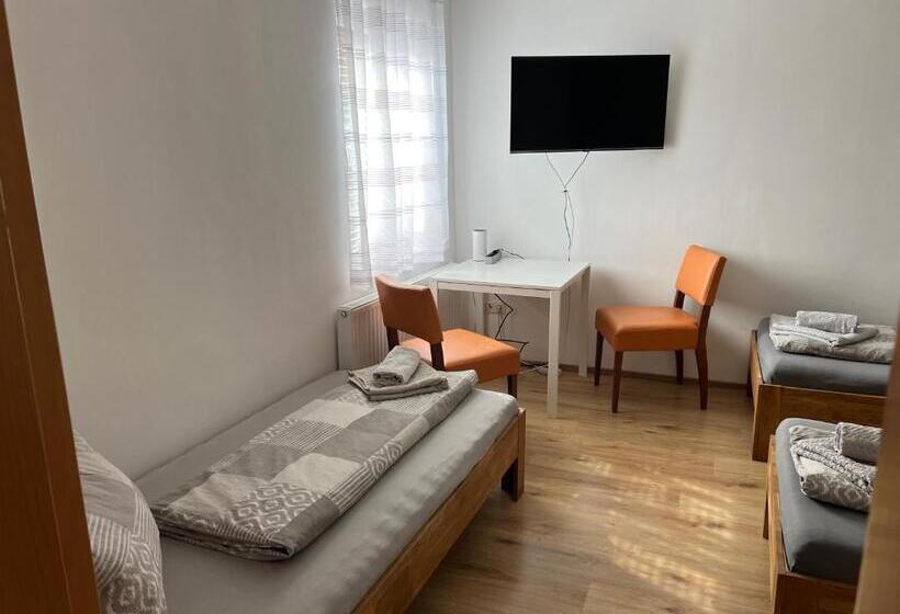 غرفة قياسية ثلاثية, Roccos Raum