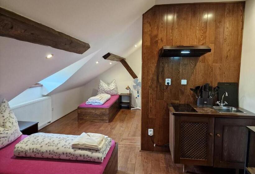 スタンダード４人部屋, Vlčí Jámy